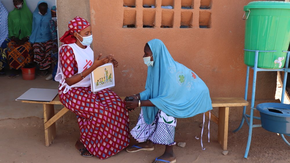 An MSF health promoter talks with a woman who came for a consultation at the Wendou health centre maternity ward, in the Sahel region of Burkina Faso.