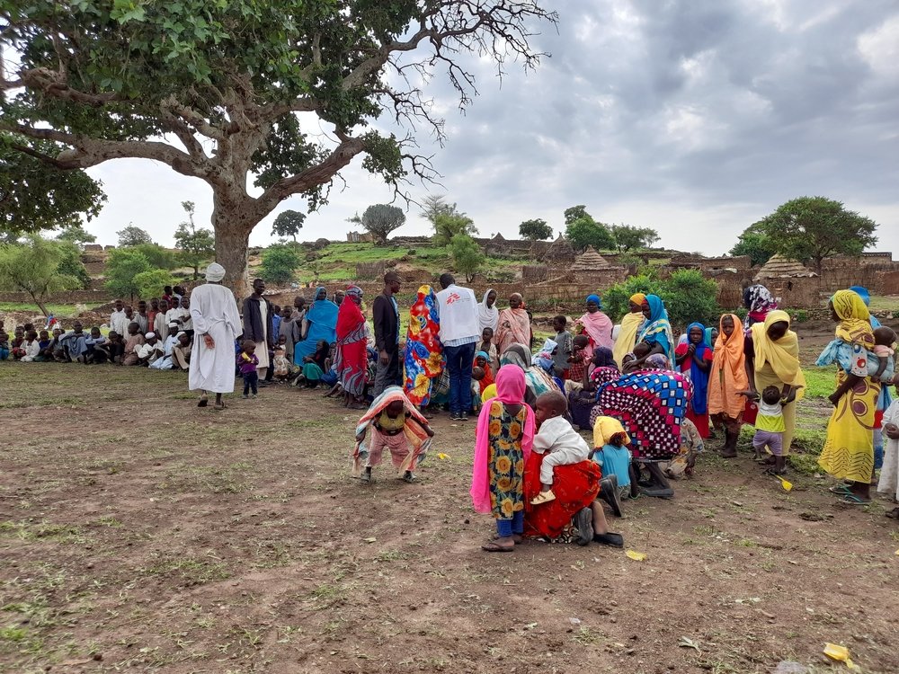Patients waiting to be screened by MSF for suspected measles in Jebel Marra region, South Darfur, on 26 July 2021.  MSF in August 2021 launched an urgent measles vaccination and treatment campaign in Jebel Marra.