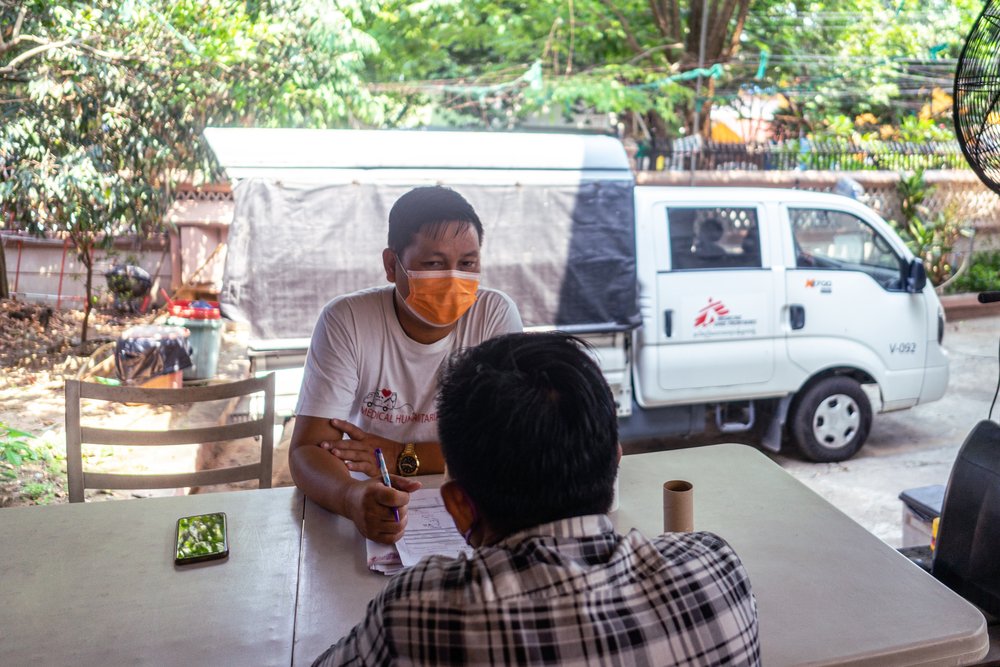 An HIV/hepatitis C patient receives a consultation in Yangon&#039;s MSF office.