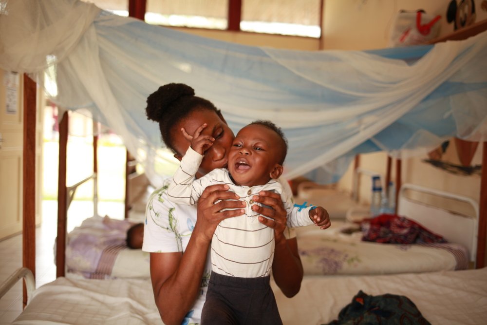 Obel Antoinette&#039;s son had a high temperature and was suffering from malaria, malnutrition and a rash. When his condition worsened it was already after curfew and she had little option but to call MSF&#039;s ambulance service.