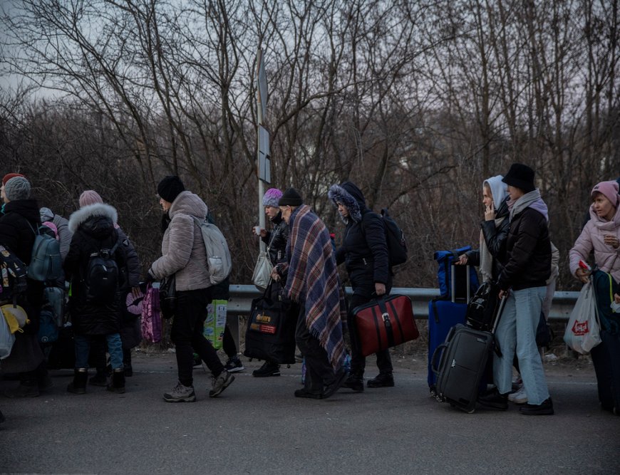 Hundreds of people wait in line to cross the border on foot into Slovakia. (March, 2022).