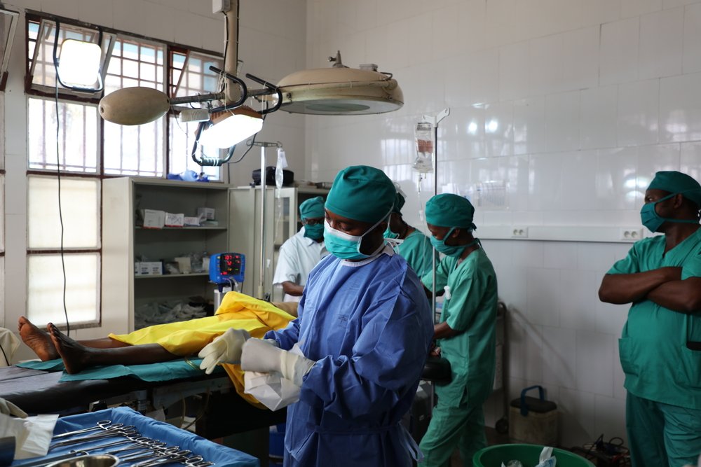 In the operating theatre of Popokabaka General Referral Hospital, MSF surgeon Johnny Kasangati and his team perform surgery on a patient with a perforated bowel due to typhoid fever.