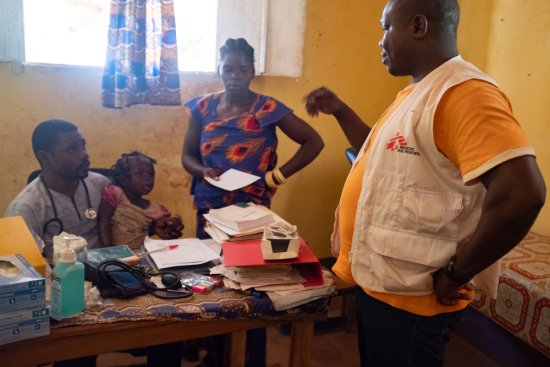 A medical consultation is ongoing in the MSF-supported Bondeko Health Center of Ndu, northern DRC, where thousands of people from the CAR sought refuge. 