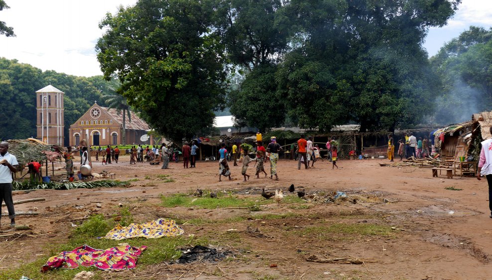 The catholic mission in Alindao is hosting 15.000 people who fled the violence between autodefense groups and the UPC in the city.