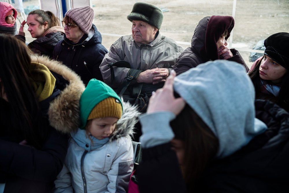 Ukrainian refugees are resting in a warmed up tent at the Palanca departure dispatch point. (March, 2022).