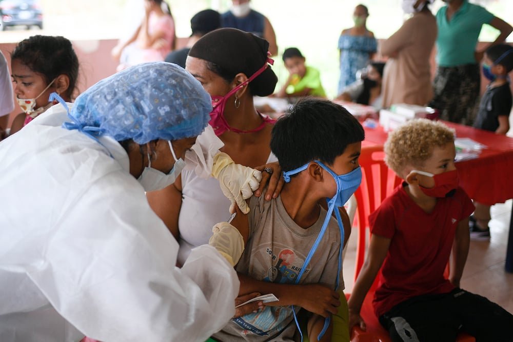 Josué Vásquez (8) is vaccinated against toxoid during a health fair run by MSF together with local authorities and the community in Desparramadero, Anzoátegui state, Venezuela.