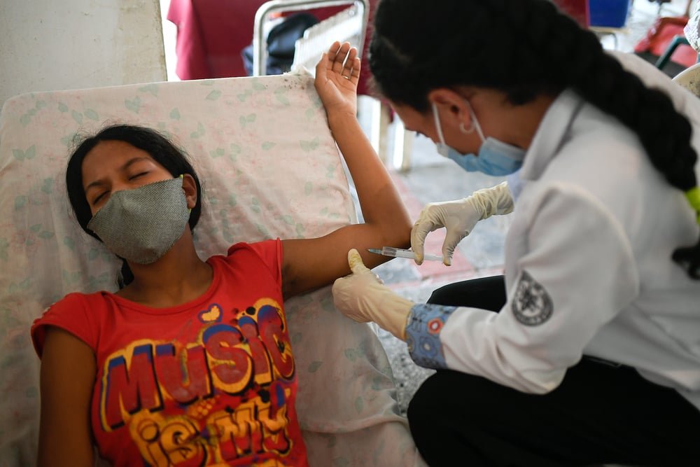 Giorgina (19) takes advantage of her community&#039;s health fair to get a contraceptive implant. Family planning is an important component of MSF&#039;s activities in Anzoátegui state, Venezuela.
