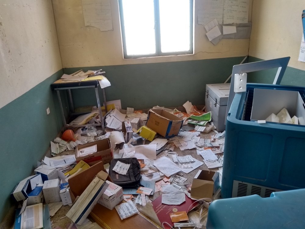 Many health facilities in North-western Tigray haven been looted and vandalized, like this clinic in Debre Abay. MSF is setting up mobile clinics to provide basic health services.
