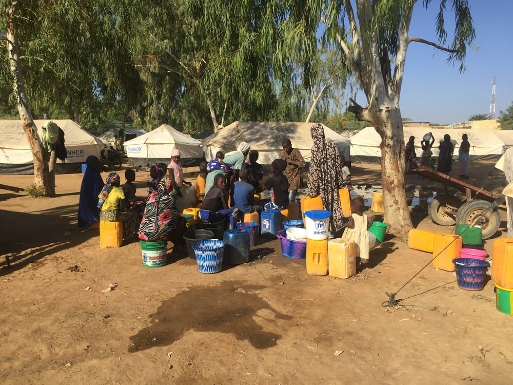 This site for displaced in Sokolo is the only one with a water point and families have to wait for a long time to fill their containers.