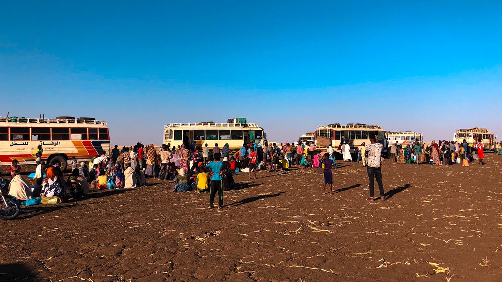 Ethiopian refugees are being dropped off at Al Tanidaba camp, arriving from Al Hashaba and Hamdayet transit centers.