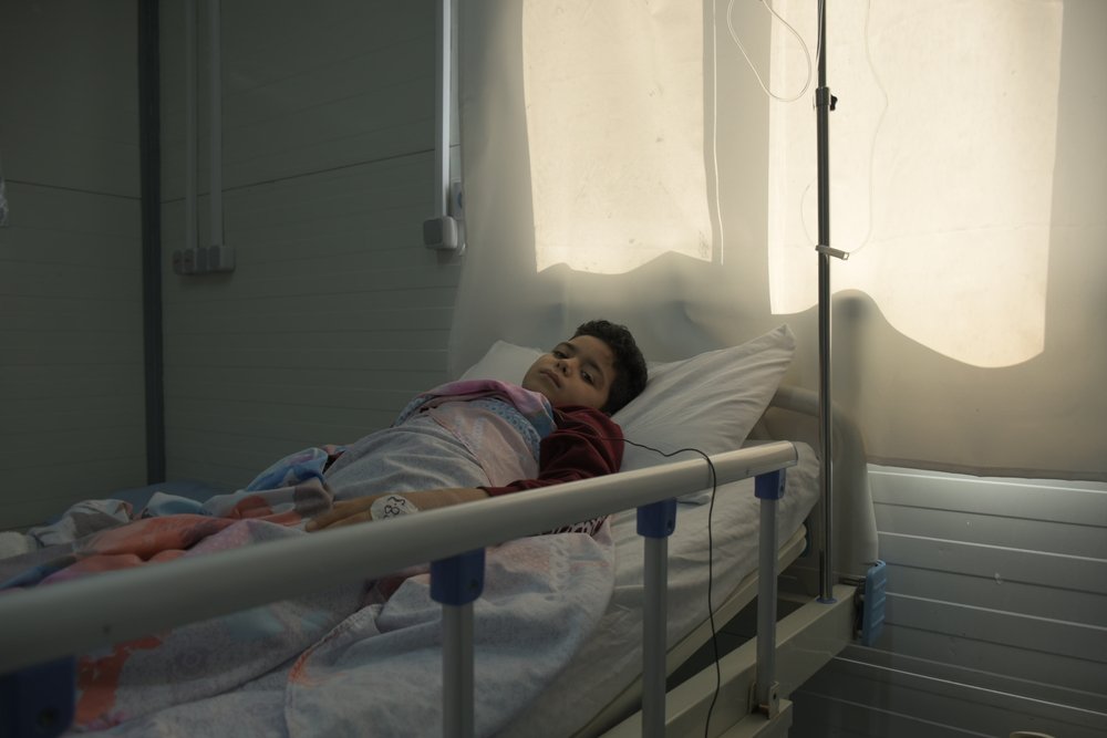 Eleven years old Mustafa laying in MSF’s Al-Wahda Comprehensive post-operative hospital in Mosul.