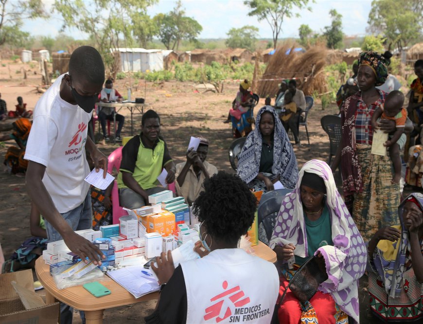 Nurse Vilelina provides medicine at the dispensary point of an MSF mobile clinic in the village of Nasitenge. (December, 2021).