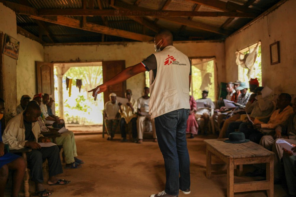 Ambebila Jude, an MSF nurse, talks to community leaders in Mbakwa Supe Village South-West Cameroon. He talks about MSF&#039;s principles as well as the services offered.