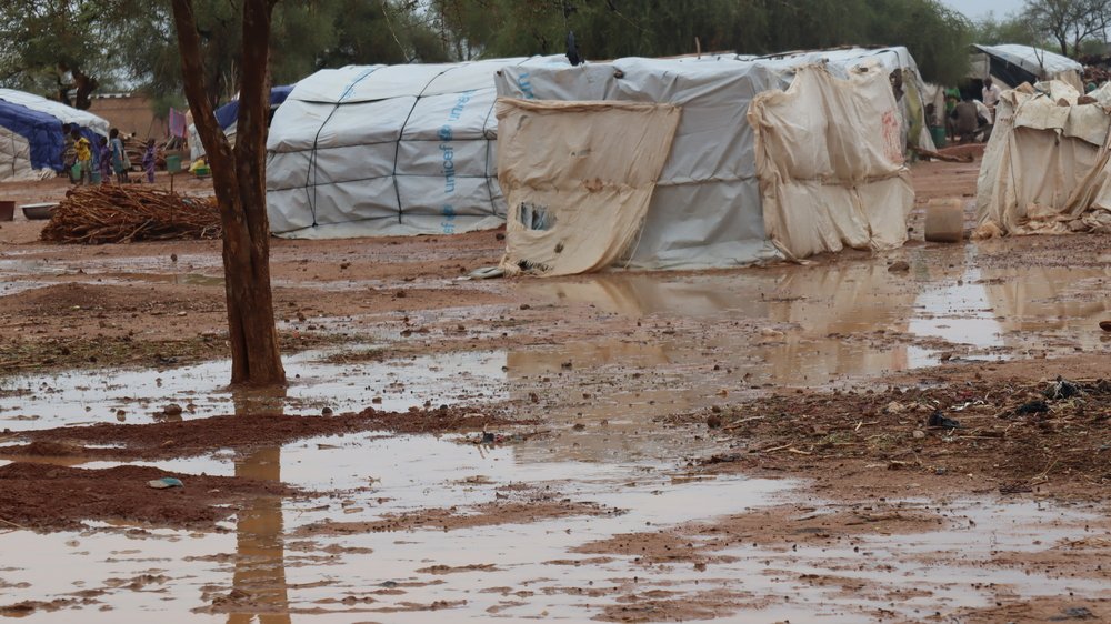 The rainy season in Burkina Faso exacerbates the precariousness of the host populations, but especially of the displaced populations, whose shelters, if not blown away by the winds, are flooded by the water.