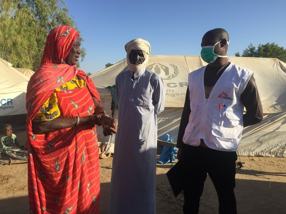 Daniel Dao, the MSF mental health activities manager, talks to one of the displaced people living on the site in Sokolo, central Mali.