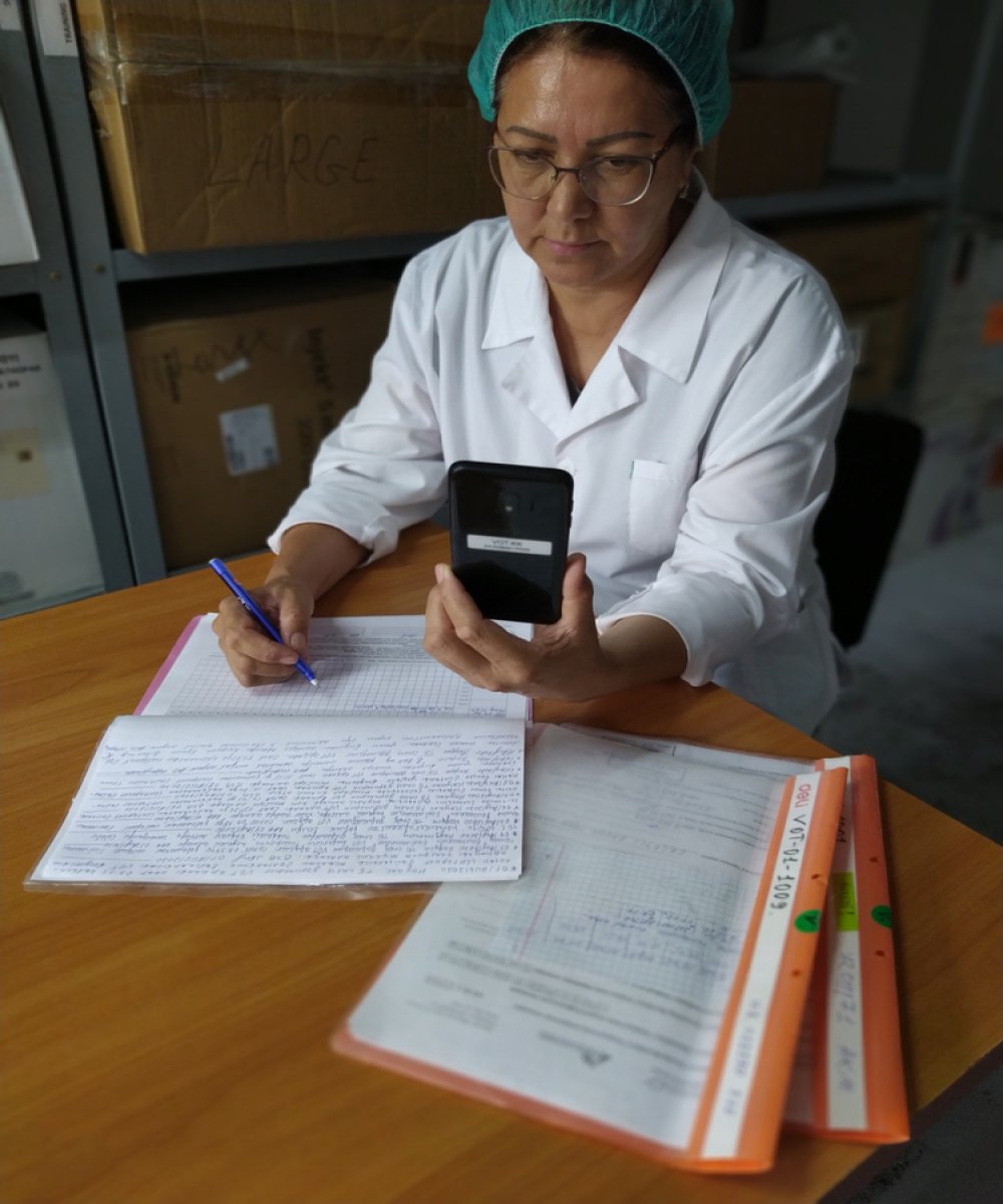 Video directly observed treatment’, or V-DOT in Karakalpakstan, Uzbekistan. MSF nurse Gulnara monitors online the patient with multi-drug resistant tuberculosis taking daily TB medicines. 