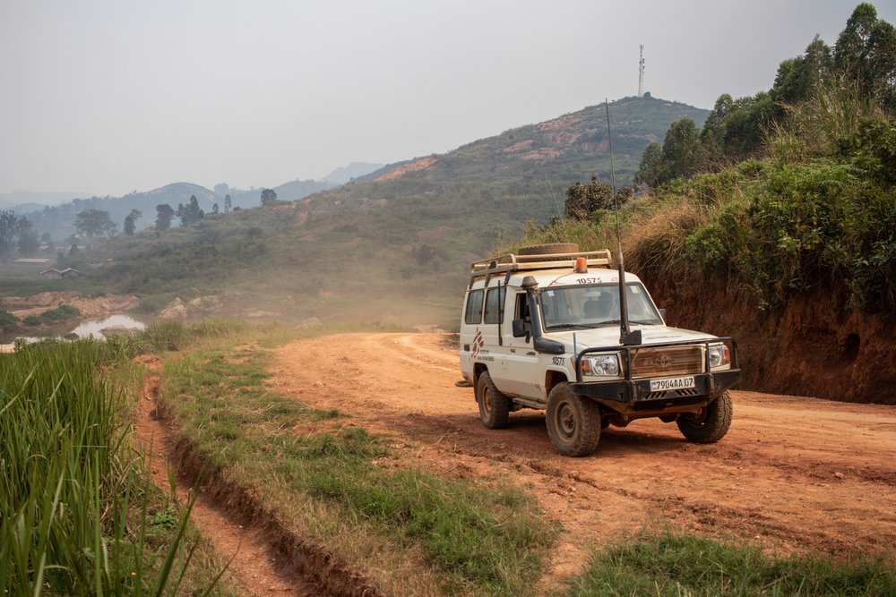 On the road between the general referral hospital in the Nizi area and the health centre in Luchay supported by an MSF nurse. (January 2020).