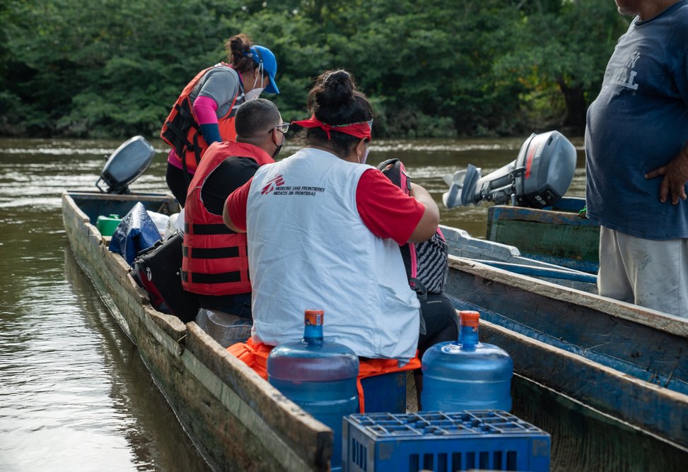 The MSF and Ministry of Health teams also use canoes to carry medical and logistical supplies. (June 2021).