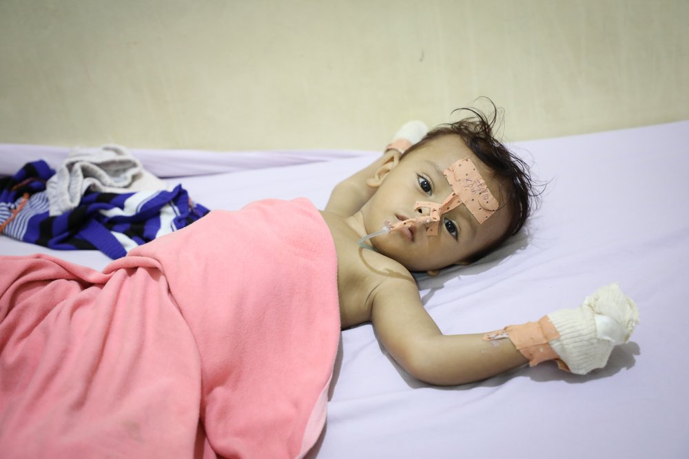 Abdullah, a year old, suffers from acute intestinal infection, vomiting, and fever, and is undergoing treatment in the paediatric department of MSF-supported Ad Dahi Hospital.