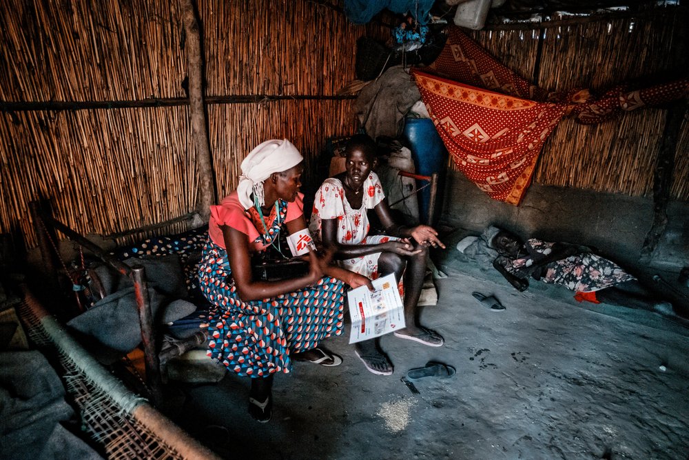 A MSF CBC (Community Based Care) woman in the Protection of Civilans IDP camp works with women to discuss SGBV (Sexual and Gender Based Violence). (November, 2021)