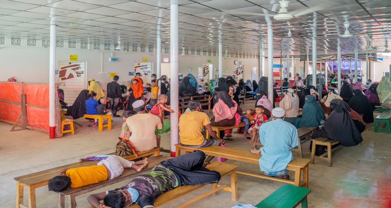 MSF Kutupalong Hospital’s outpatient department is busy with patients, both from the Rohingya refugee and host communities. (June, 2022).