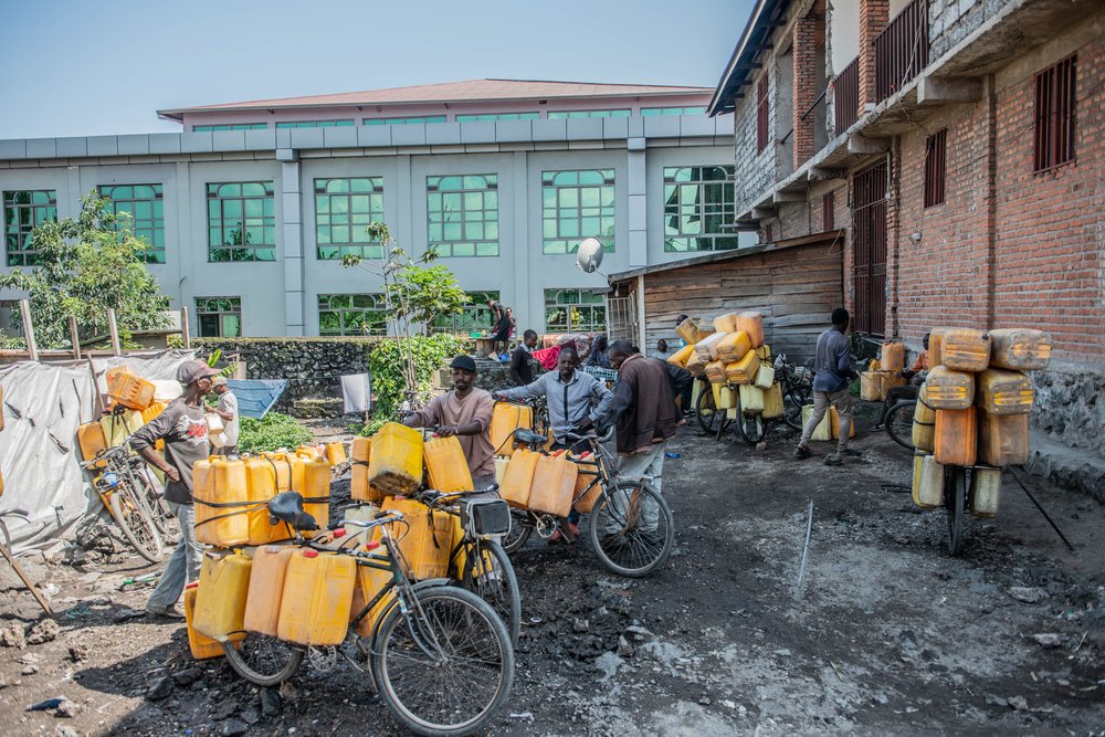 &quot;To avoid making the population suffer even more or making them sick, we do not sell water from the lake but that from the tap&quot; - Jean-Claude Bazibuhe