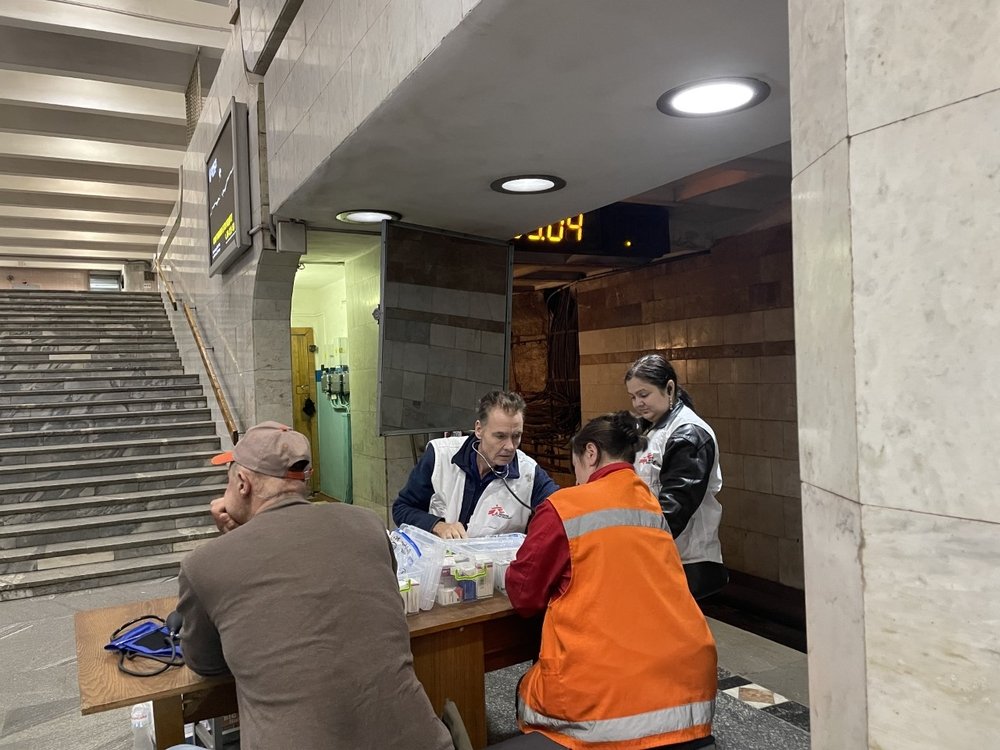 Dr Morten Rosrup MSF staff providing medical consultations in a metro station in Kharkiv. (April, 2022).