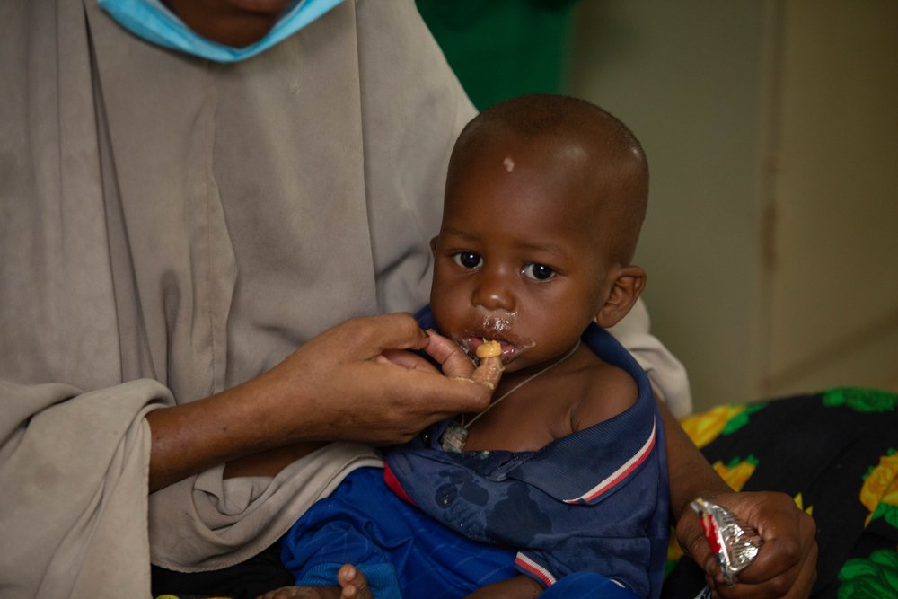 Child being fed by his mother in Dagahaley hospital in Dadaab. (November, 2021).