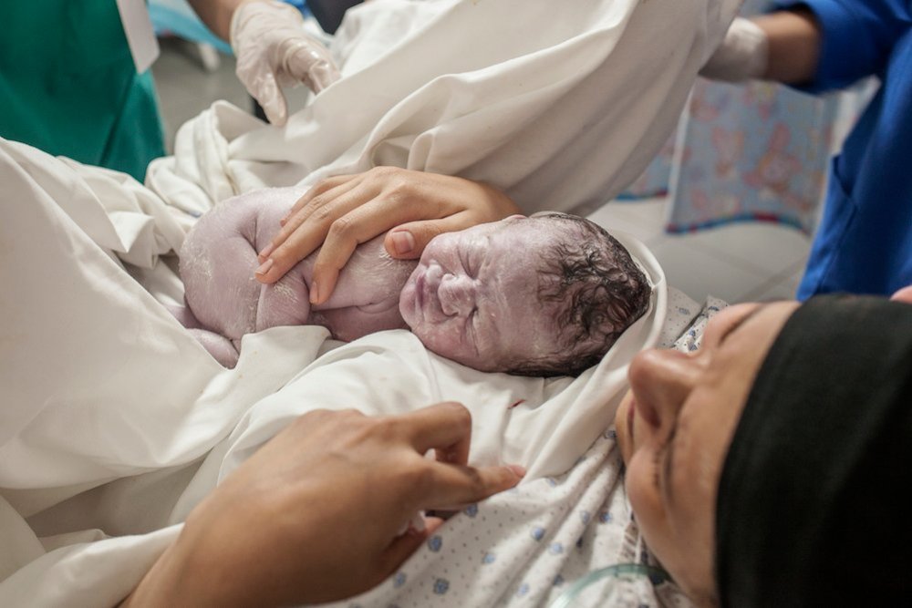Baby Alaa was just born at the MSF Birth centre in Rafik Hariri university hospital. Midwife Josianne and Nurse Nagham assisted his mother in the delivery, and both the mother and the baby are in good health. Beirut, 2019. 