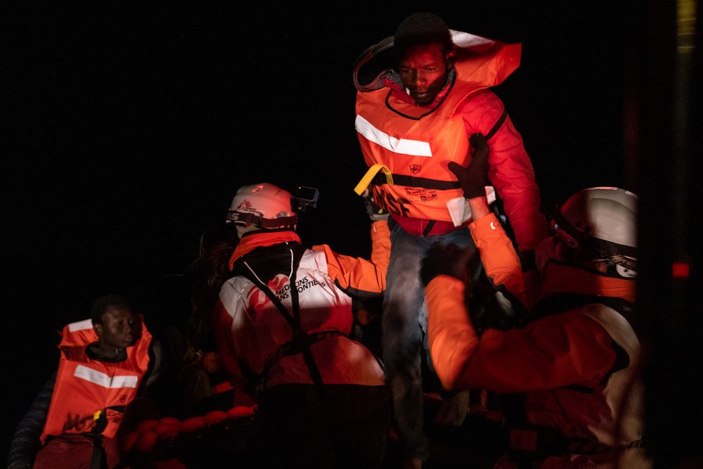 MSF&#039;s SAR team transfering the rescued people from the boat to the RHIB.