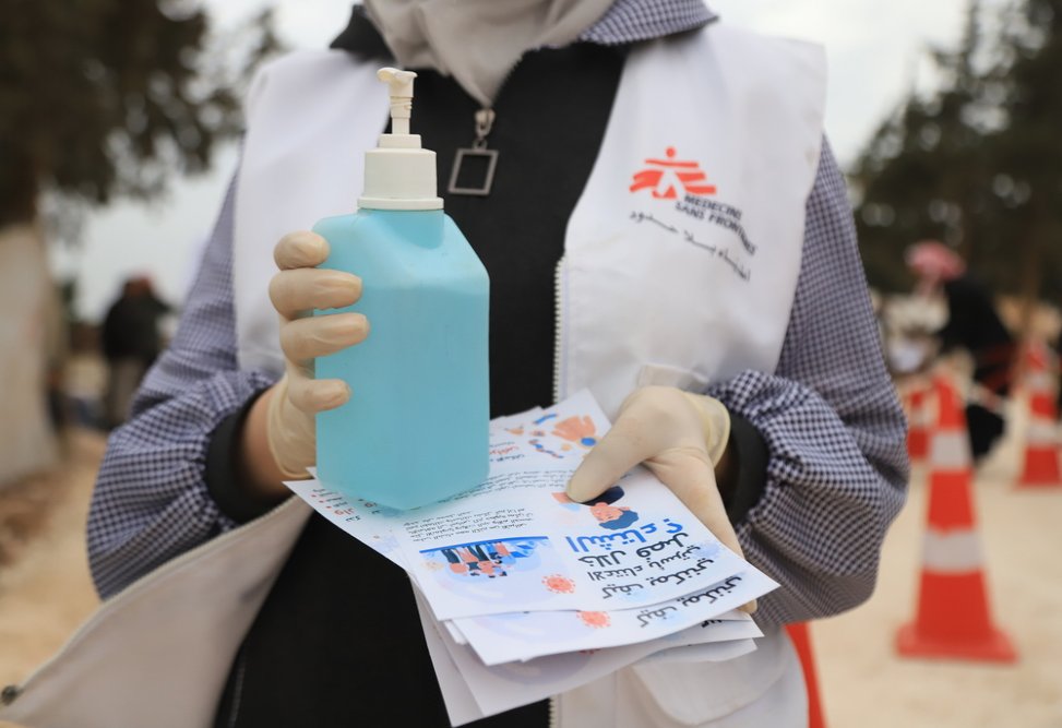 The MSF Health Promotion team spreads health awareness messages about common winter diseases, assesses people’s health needs, and informs them about MSF’s mobile clinic services.