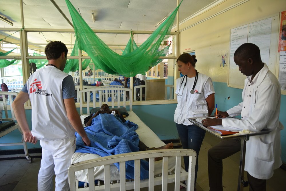 MSF doctors doing ward rounds in the adult wards of the HBCTRH