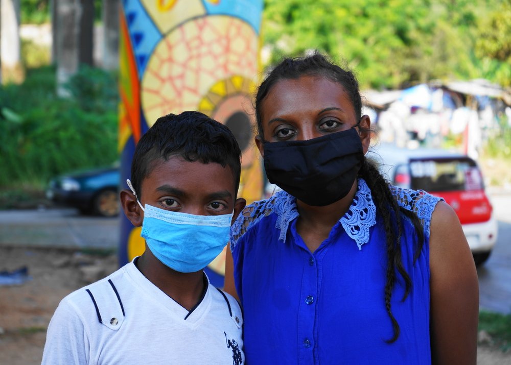 Kimberly worked in the fields. He is traveling with his 11-year-old son. She had to leave her other 15- and 8-year-old children in Honduras. She has had to sleep on the street with her son because it is not easy to find shelters.