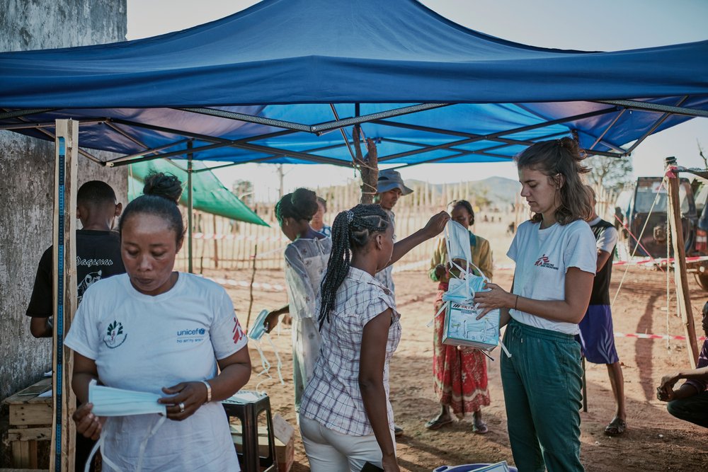 MSF began setting up mobile clinics in Amboasary district in late March to screen and treat acute malnutrition in remote villages like those of Ranobe commune, providing ready-to-use therapeutic food and medical care.
