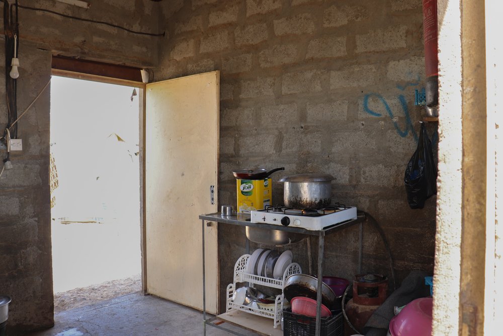 Shared kitchen in one of the blocks of Laylan 1 camp in Kirkuk Governorate, Iraq. 