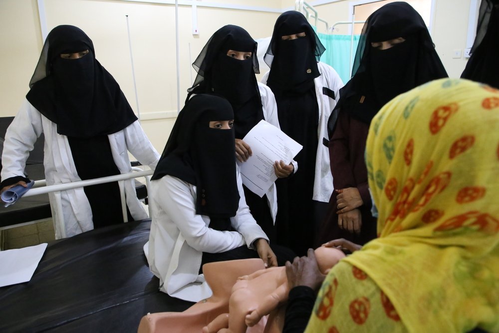 Roza Terefe, MSF Midwife Activity Manager, leads a training session for Ministry of Health staff at the Al Qanawis Mother &amp; Child Hospital in the Hodeidah governorate of northwestern Yemen.