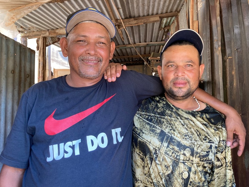 Roger Ramos, a 39-year-old man from Honduras from the department of Francisco Morazán. &quot;We have come to Coatzacoalcos. There are no shelters, only humanitarian people who shelter us. That is appreciated because one no longer sleeps in the open in danger.&quot;