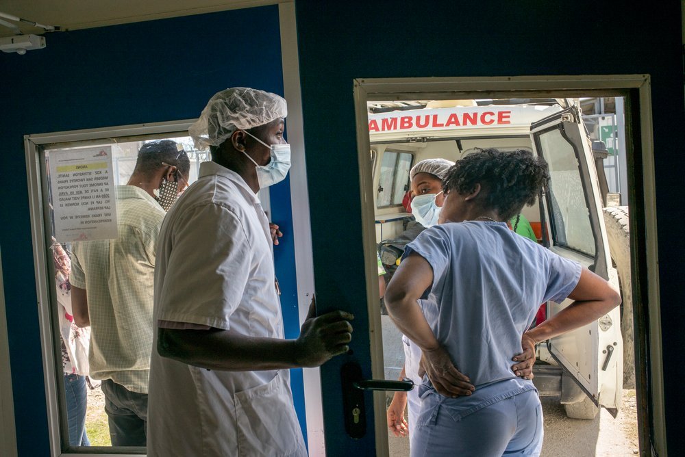 Arrival of an ambulance at MSF Tabarre hospital. December 2020. Haiti. 