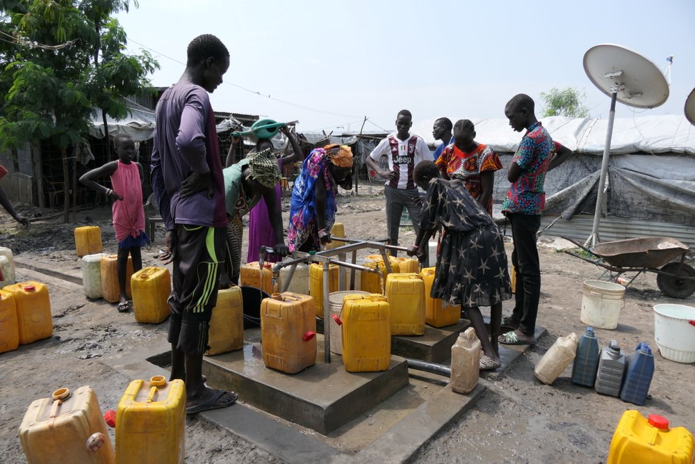People collect water with the available resources, including buckets. Many residents need to use the same buckets for washing clothes, transport all sort of items and even to defecate during the night if they have diarrhoea.