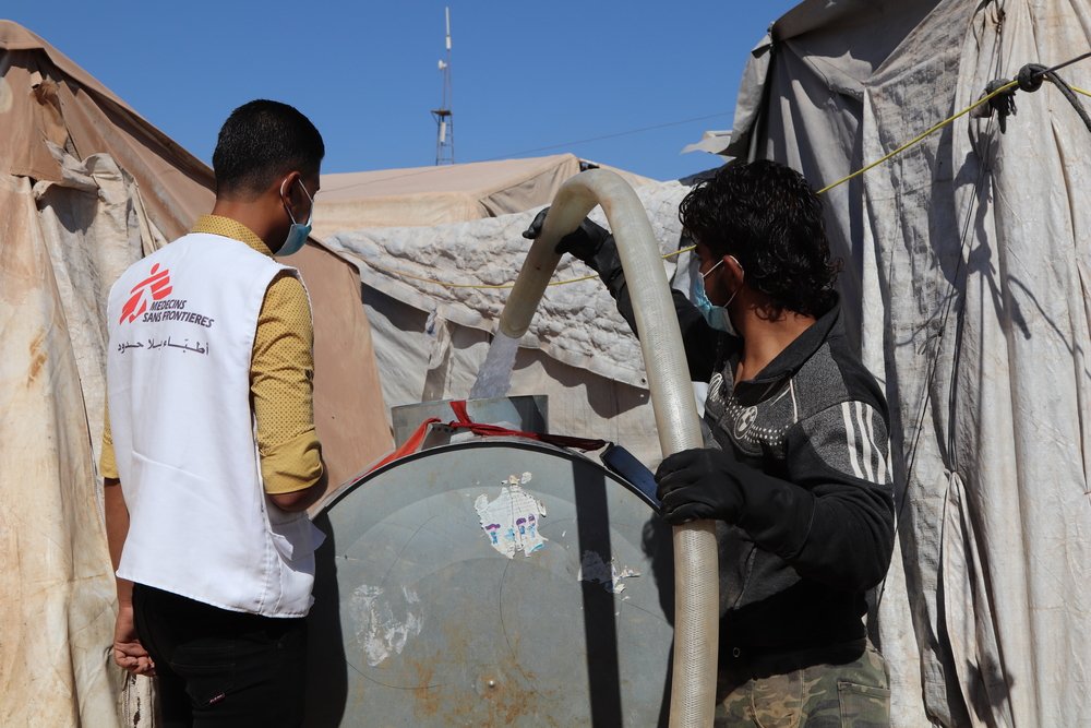 In a camp for internally displaced people in northwest Syria, MSF staff members are supervising the regular water trucking activity to ensure the provision of clean water to the families living in tents.
