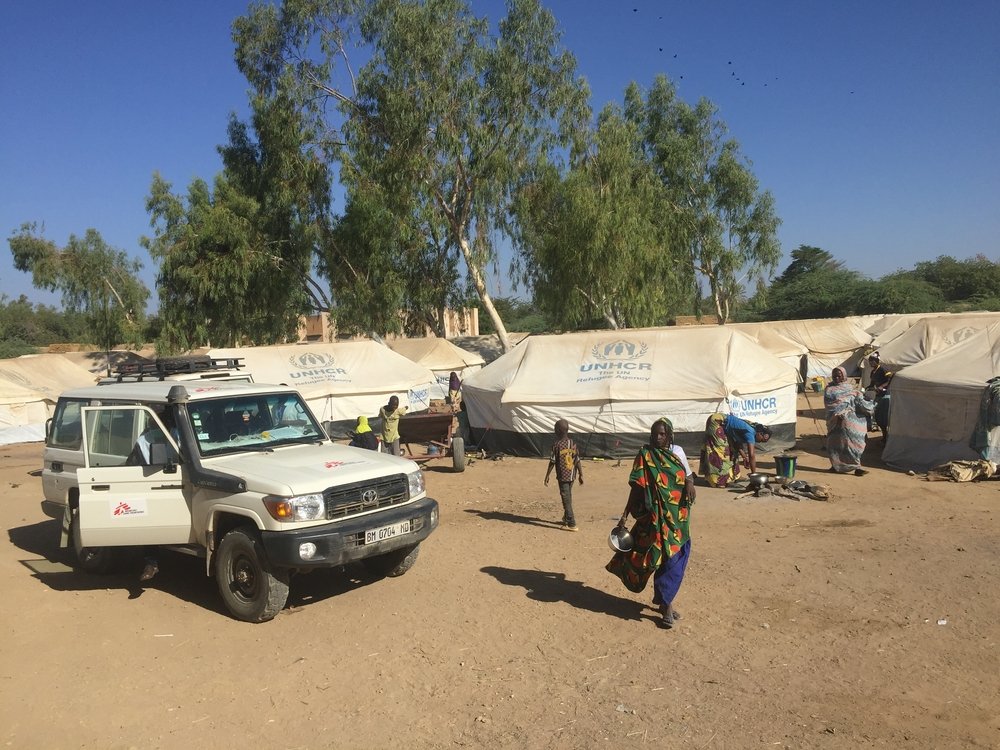 An MSF mobile team visit the site for displaced people in Sokolo, Niono, central Mali to provide medical care.