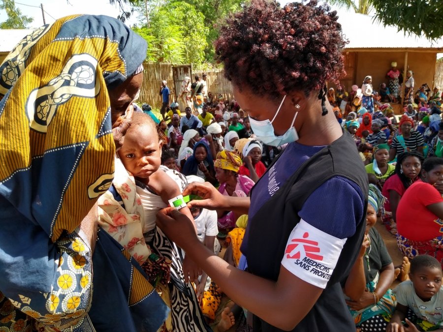 An MSF staff member measures a child’s middle-upper arm circumference to check for malnutrition in Meluco, in the northern Mozambican province of Cabo Delgado, 19 February 2021.