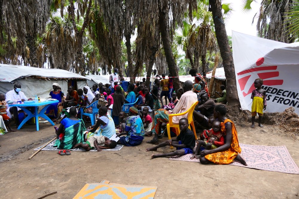 Displaced persons living in Roupgak wait for medical consultation with MSF mobile team. Malaria, acute watery diarrhoea and respiratory infections were the main conditions affecting people in this area.