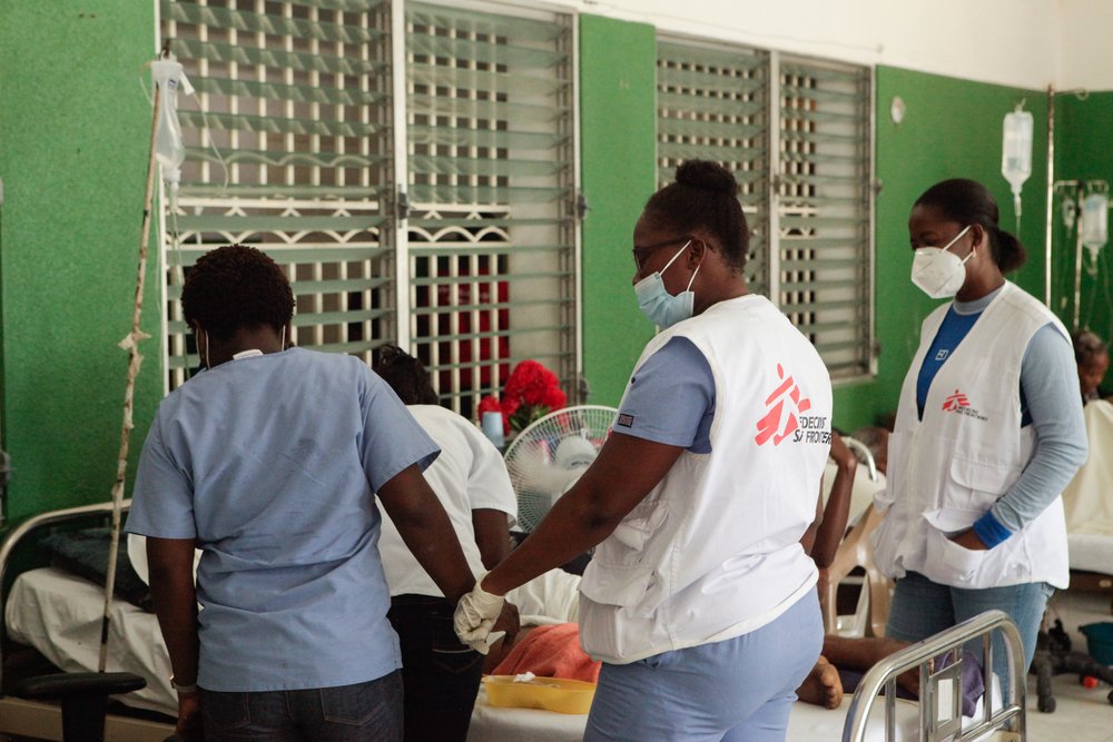 MSF nurses, including a nurse supervisor Prunau Mimose (right), manage intravenous fluids for a patient in the post-operative room of the Immaculate Conception Hospital, Les Cayes, Haiti.