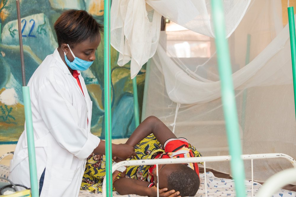 A patient with malaria is being taken care of by MSF staff at the Kinyinya district hospital.