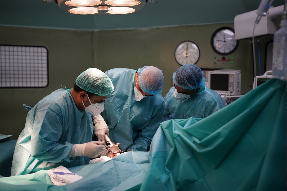 An MSF-supported surgical team at Al-Shifa’s burn unit, in Gaza city cleans the wound of a child after a burn injury at home. (December, 2021).