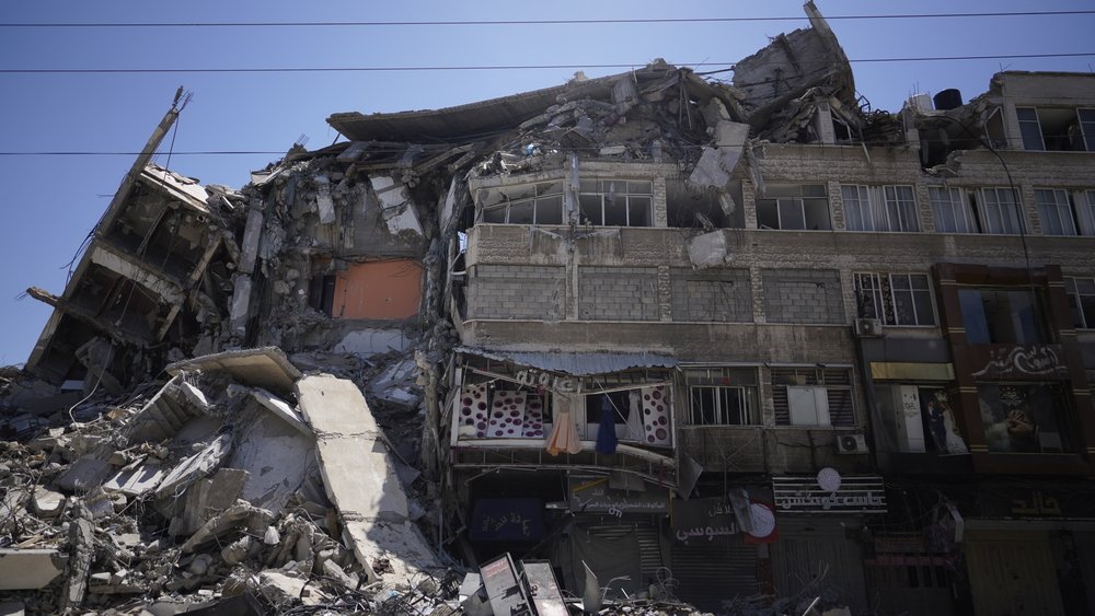 Al-Shorouq tower in Gaza collapses after Israeli airstrike. 2021.