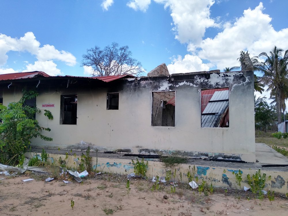 As a consequence of an attack, the maternity of the health centre in Diaca, in the northern Mozambican province of Cabo Delgado, lies in ruins. (December, 2021).