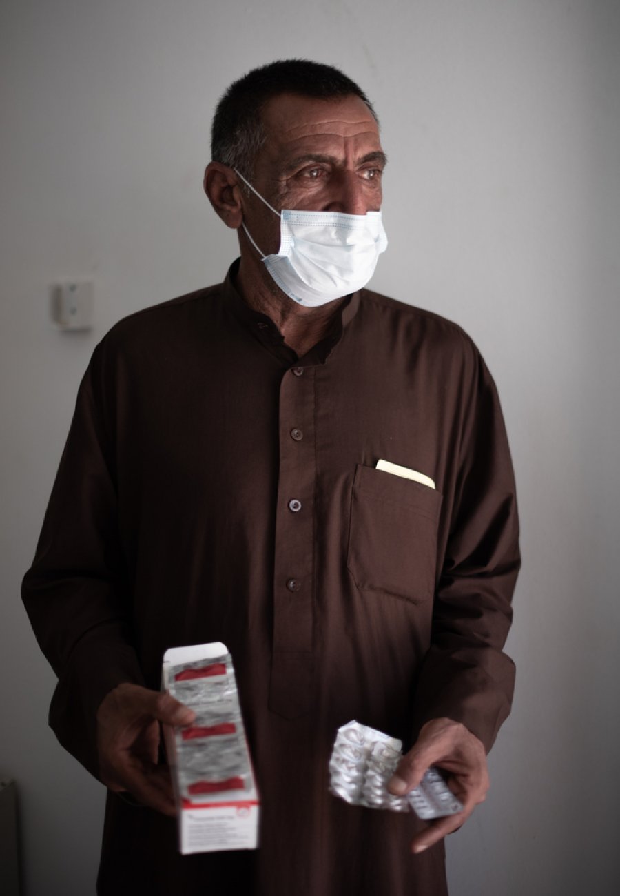 Ibrahim, 52, holds the new oral treatment he’s currently taking. He takes 6 pills a day since six months. National Tuberculosis Institute, Baghdad Medical City, Baghdad, Iraq.
