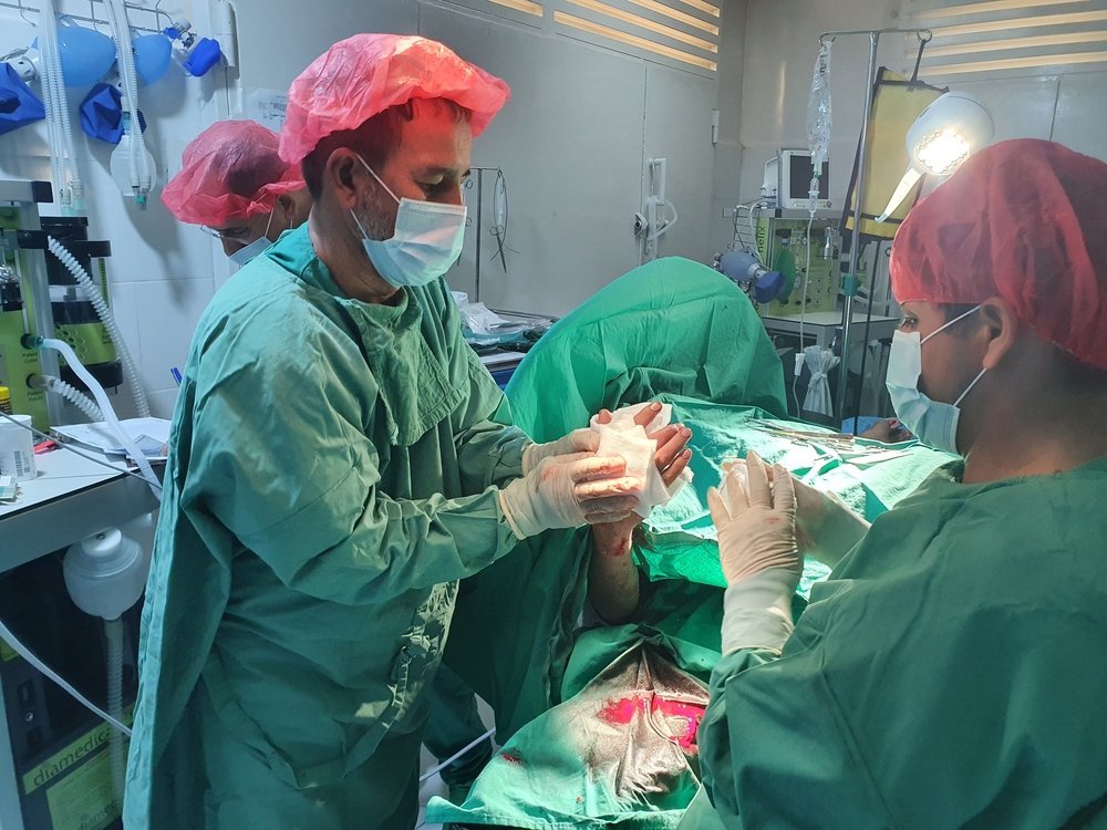 Operating theatre of the MSF Kunduz Emergency Trauma Unit, MSF surgical teams perform an operation on a patient injured by the fighting in Kunduz.